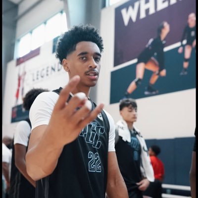 quincybaker_4's profile picture. 6’3 guard Ischool C/O 2027 God first ✝️ IG:quincybaker4_ https://t.co/iY20S2D2Fs