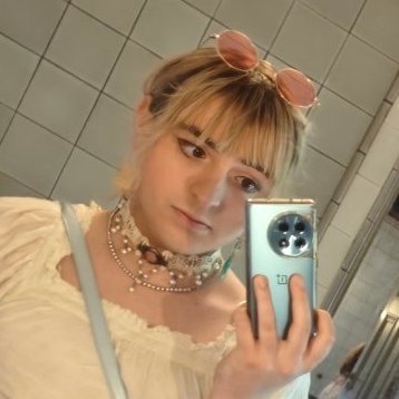 lesbian card game player
ABA IRL
partnered @butchstag
🏳️⚧️ 24y/o
startgg: Feather
priv: @eveishiding