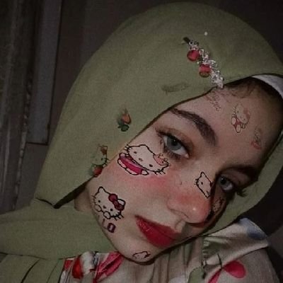أقسمت بالأمس أنِّي لن أحنَّ
واليوم أسألُ عن كفارة القسَمِ .