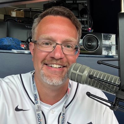 @Tigers ⚾️ PA Announcer | 📻 Analyst for 🏈 & 🏀 on 93.5 @WHMI | 📺 PxP voice on @ESPNplus for @EMU_MBB, @EMUWBB, & @EMUVolleyball |🎧 DJ Mammoth Entertainment