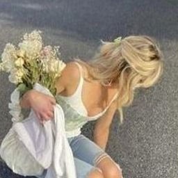 mwuihu49503's profile picture. 