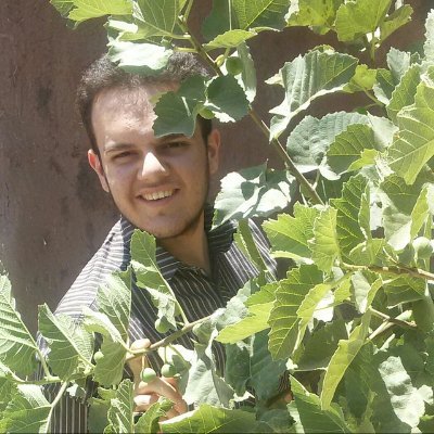 دانش آموختهٔ کارشناسی حقوق / دچار به مذهب و سیاست(از نوع دیانتی اش) و ادبیات و تا حدودی روانشناسی / به قول سهراب «دچار باید بود...» / کانالم👇🏼