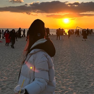 Not chasing youth. just mastering grace.
✨🌸
日本語は初心者ですが頑張ります!