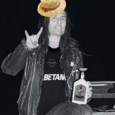 ALVARIZANDO A TODO EL MUNDO🌎🤘🏻
Nadie está por sobre la U
🟦🟥
Estuve en el Salvador con 6 años 🤘🏻🤘🏻🤘🏻