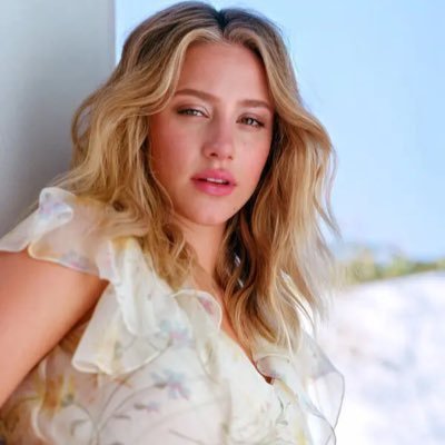 Daily news about the actress Lili Reinhart.