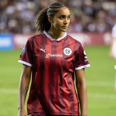 Jugadora de Dux Logroño 🇪🇸 - Liga F - DRWNT 🇩🇴 - UCF WSOC Alumni