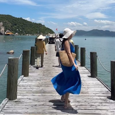 What motivates me every day is marketing 💼. But what really fuels my spirit are travel, human encounters 🤝 and the richness of the cultures I discover.