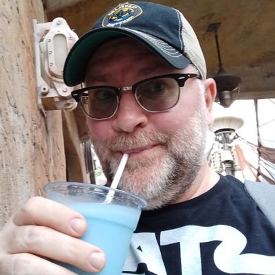 Proud Star Wars nerd and Jedi Master. Afficiando of green 💚 lightsabers and blue 🥛. I piloted the Millennium Falcon ✌🏻. NO 🚫 POLITICS!/ I fix things 🧰.