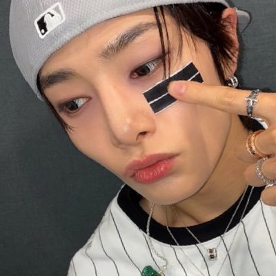 24✨ BI ✨ INFP✨ Enamorada de Jeongin pero eternamente enamorada de Jeongin pelinaranja con mecheras rubias🧡