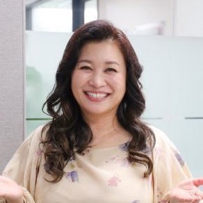 척추 4번 5번 디스크를 앓게 된 포도당,. 처음에는 너무 두렵고 자신의 척추에 불미스러운 일이 생겼다는 사실에 미쳐버리려했겠지. 도망을 시도해보았지만 코어제로의 몸으로 디스크를 따돌릴 수 있을리 만무하지. 결국 체념하고 헬스장에 출석하기로 한 도당
