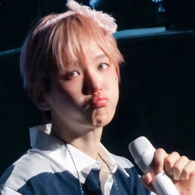 EXO OT9|❌not akgaes allowed ❌| 25⬆️| she/her | BBH ultimate lover ❤️ I also like playing games and anime