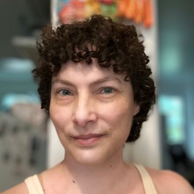 44 ans | Abitibienne d’origine & Montréalaise de ❤️ | Maman solo d’une ballerine de 16 ans | En rémission 🎉 au diable la dépression sévère & le cancer du sein!