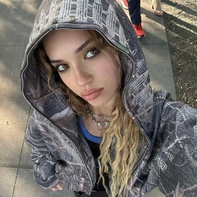 ⠀⠀⭑ ࣪˖ ❀ ︵ 𝓐𝙽𝙶𝙴𝙻𝙸𝙲 𝓟𝚁𝙾𝙱𝙻𝙴𝙼 ▥▥ Melanie's ᴘ̵ʀ̵ᴇ̵ᴛ̵ᴛ̵ʏ̵ ̵s̵ᴏ̵ɴ̵ɢ̵ ››. 𓍢 ⦂ ⦇ mᥲkᥱᥙρ ᥲrtιst ≽ 𝑡𝑤𝑒𝑛𝑡𝑦 shots ⦈ ╱〝 here 𝐜͟𝐨͟𝐦͟𝐞͟𝐬͟ the sun.〞