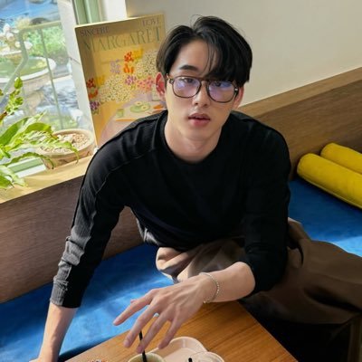 𝑩𝑶𝑯𝑶𝑵𝑮𝑨𝑵 oleh #RASA —— Bastian Reswara. 2000. Find me captive in the curvature of an adage. In case of missing, please return to Sebastian immediately.