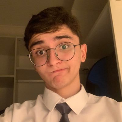 Curto RPG de mesa, musiquinhas nacionais, lives da twitch, joguinhos e adepto ao annilismo.