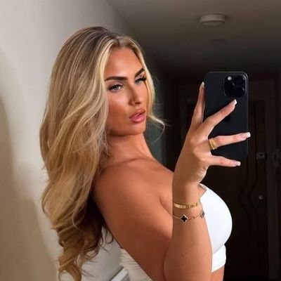 18+ content. Yeah, she's beautiful— a beautiful disaster. #21OOC. @TreyPrice__'s slut.