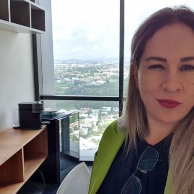 Bberenix's profile picture. La mirada puesta en el cielo y pasos firmes en la tierra.

Abogada Litigante 🦉