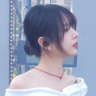 네가 고개 들어 앞을 보는 순간, 그 시선은 내가 다 안아줄게.
내 세상 모두 다 너라서. 사랑한다! 💛🙂💛 (사담많음)