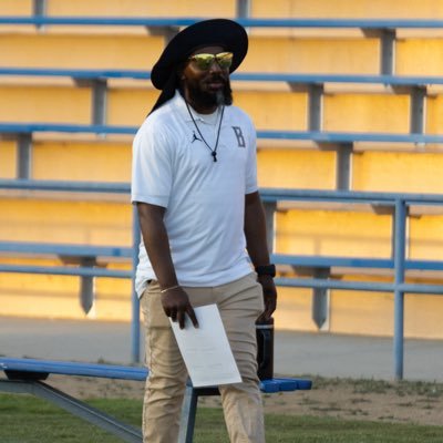 DB Coach/ Defensive Coordinator @sbcpfootball, B.A. Kinesiology Whittier College Alum @Poetfootball #Poets #TooGreedy #GreedyGang