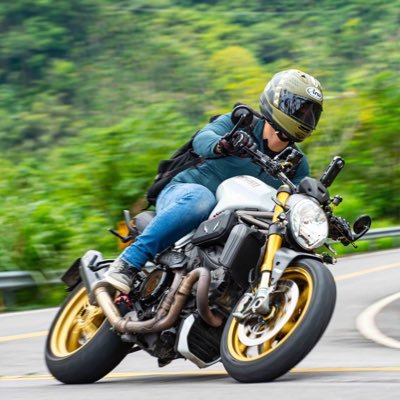 #炸G會社/鋼鐵直男/36y /理性摩羯座/個人生活帳/工地萬能工兼不專業設計,游泳/健身/羽球/單車/重機以上歡迎邀約,「知不足而奮進,望遠山而前行。」 ps.彼此尊重,生活會美好。