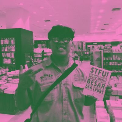 worldofojan's profile picture. apapun tulisannya, apapun potretnya, selalu ada kamu sebagai inspirasinya.