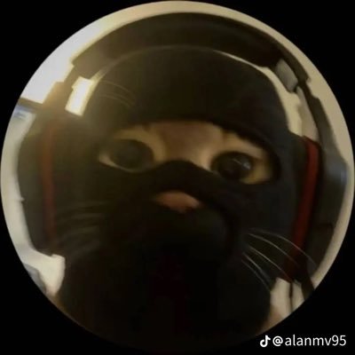 ThiccAnxiety's profile picture. “así es la vida papito 🚬🐀”
