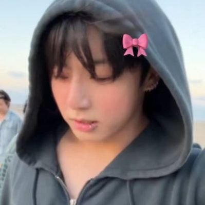 euphxriakoo's profile picture. 🐯🐰 • vk reading au✮