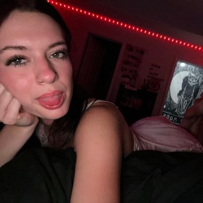 i'm feeling so bored, someone come and cheer me up