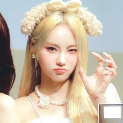 that one lesbian who is so normal about jinsoul 🎀🍮‧˖˚ saw artms 2x