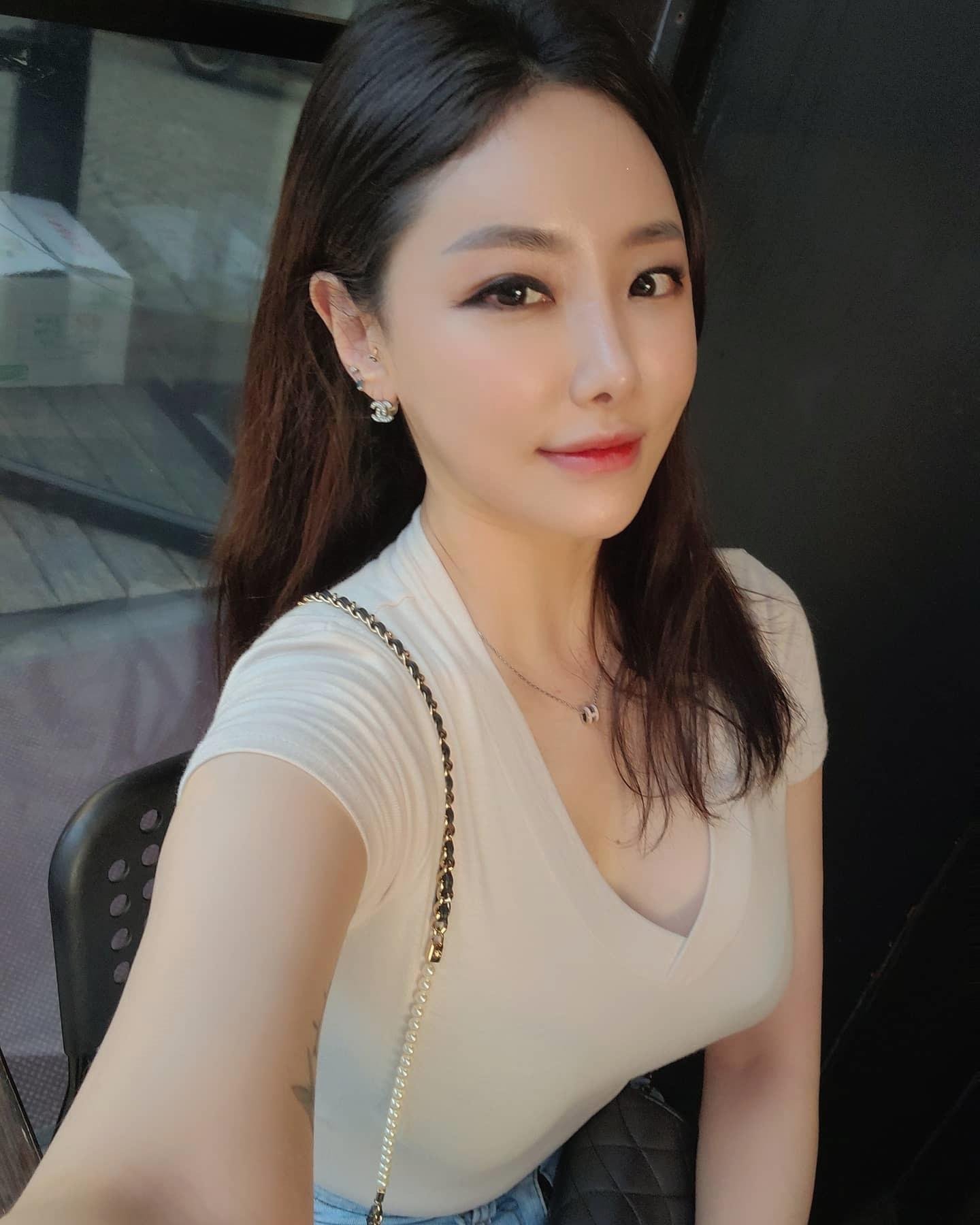 안녕하세요, 36살 ○○이에요 🌸
새로운 인연을 소중히 생각하고, 좋은 대화 나누는 걸 좋아해요.
일상 속 소소한 행복과 여행, 사진 찍는 걸 즐기고 있어요 📸✨
친구처럼 편하게 소통해요 🤗
#36살 #소통해요 #일상스타그램