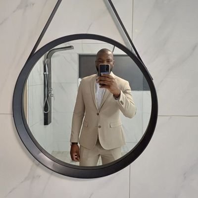 Water 💦 | Wine 🍷 | Cognac 🥃| Sports fanatic ⚽️🎾🏏🥊🏎| Cycling 🚴♂️ | Never lie to yourself 👆🏾