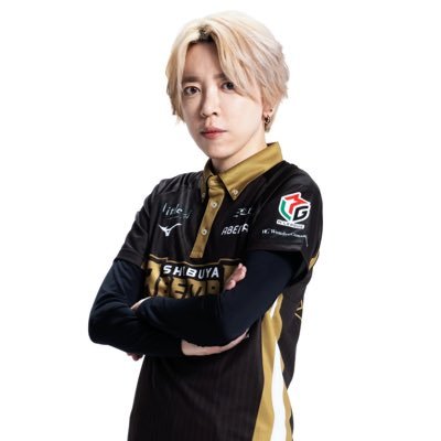 日本プロ麻雀連盟23期生白鳥翔です。A1リーグ所属 第41期鳳凰位 大和証券Mリーグ渋谷ABEMAS所属。第24、25期麻雀マスターズ連覇/第15期麻雀グランプリMAX/第28期發王位/第18、22、23回モンド杯優勝。第19、20回モンド王座優勝。麻雀格闘倶楽部、龍龍にも参戦しています。甘いものと綺麗な人が好きです。