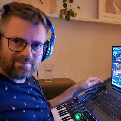 The Vandenhorn project is all about letting the music out, the way I felt it when it was written. With songs I want to invite you into Vandenhorn's world..!