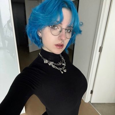 Seeking for a submissive slave /sissy to bow down and serve me as his personal goddess/maam 🙇🧎⛓️💥⛓️