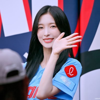 yelively's profile picture. Oh My Girl and Miracle's princess who is in charge of being a vocalist, lead dancer and the youngest 🐣