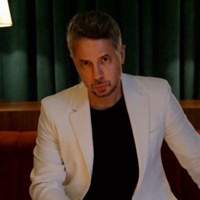 I write pop music. Dubai/London. https://t.co/cW40Rse61k