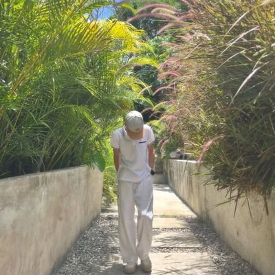 yuegoz's profile picture. semangat berjuang