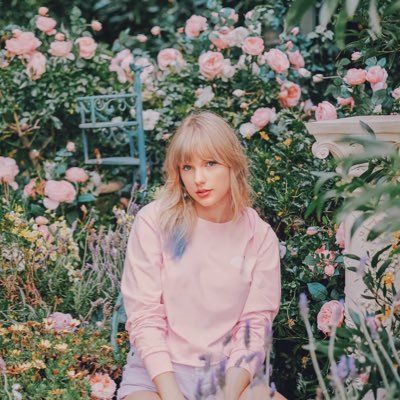 25 ⢠dutch ⢠swiftie since ā08 ⢠carpenter since ā14 ⢠Showgirly at heart ⢠The Life of a Showgirl, Lover, reputation, folklore, TTPD are my favorite albums ĖĖĖ