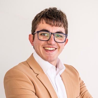 Aspiring presenter and commentator. @BBCSheffield / @footballheaven. Former @footballforum_ presenter and commentator.