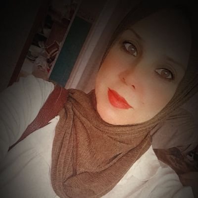 صحفية من غزة مهتمة بالقضايا الانسانية صانعة أفلام وثائقية؛ مصورة ☺
ماجستير دبلوماسية وعلاقات دولية
بكالريوس اعلام صحافة
دبلوم افلام وثائقي
لاجئة من هربيا🇵🇸