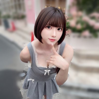普段はカフェでアルバイト。たまに内緒で風俗業もしてます。今20歳で彼氏はいません。好きなことはアニメでダンダダンとワンピースが好き。Switchでゲームもします。えちは好きです。