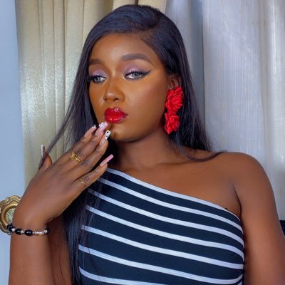 chimagrace9's profile picture. Unisex hairstylist💆🏽‍♀️ Jeweler 💍 Perfume vendor and a Manchester United fan ❤️❤️