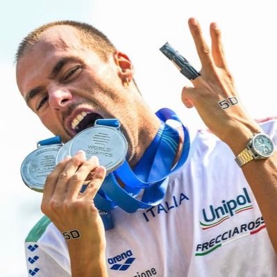 LAMPI D'ORO SQUARCIANO LE TENEBRE GREGORIO PALTRINIERI È CAMPIONE ALL'OLIMPIADE È MEDAGLIA D'ORO GLI EROI VENGONO RICORDATI I MITI E LE LEGGENDE NON MUOIONO MAI
