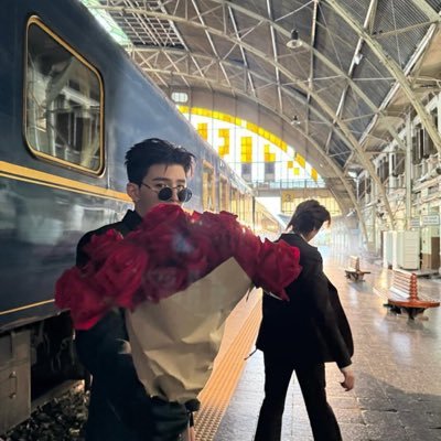 (PERSONAL : SHE/HER) ─── • 𠗫 i live for racing, @ppnaravit and @phuwintang it’s like a third of my heart beats for it (forcebook, jimmysea)