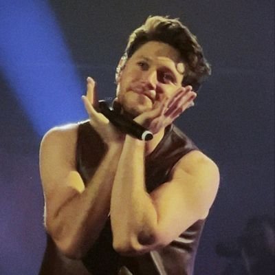 کسی که با Niall horan , کتاب، شعر، آهنگ، نقاشی و بستنی&پفک اوردوز میکنه!...؛)
نایس تو میت یا لاورز!
