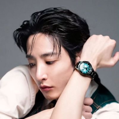 ✩Lee Soo Hyuk puin(real) • Calm & Chaotic •Hyukie • Shawol(Ot5) • Swan •Wei Miles ✩
Cw : ♡ #AHundredMemories 🚌