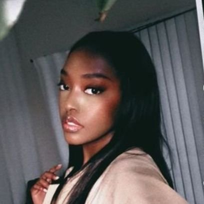 CarrieChanel_'s profile picture. Fragrance addict and story lover 💕