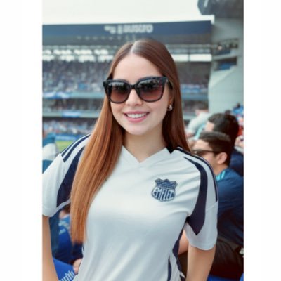 Hincha de Emelec y del PSG. Próximamente estrenando mi paginita azul.