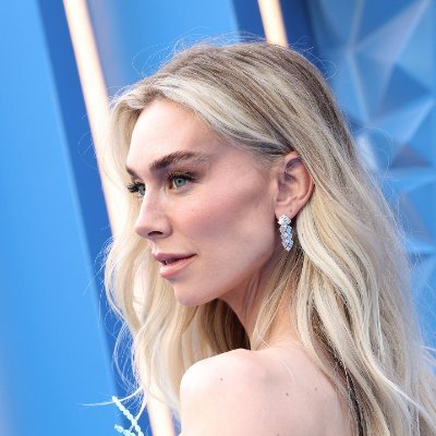 She/Her 🐻
21 🦌
🏳️🌈
Mixer 🎤
Aura 🌻
Legion ☕
Vanessa Kirby Nation 🚀
Perrie Notice x3 ⭐