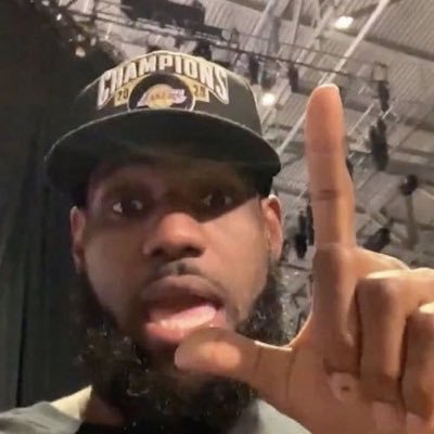 @Fenerbahce @ChelseaFC @KingJames @FCBarcelona Messi ve LeBron GOAT